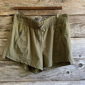 All In Motion womens 5in shorts